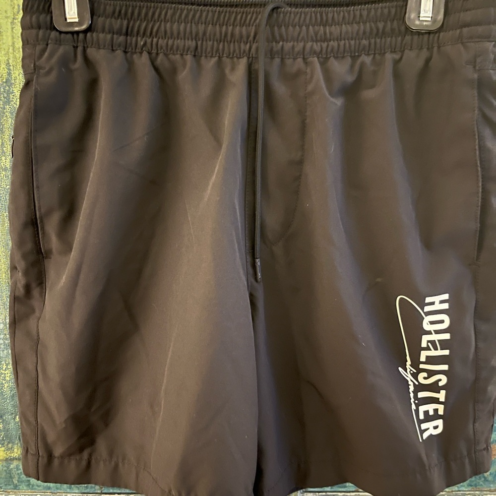 Hollister California 7” men’s sz small